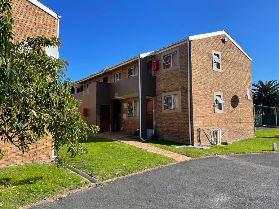 To Let 2 Bedroom Property for Rent in Oakglen Western Cape
